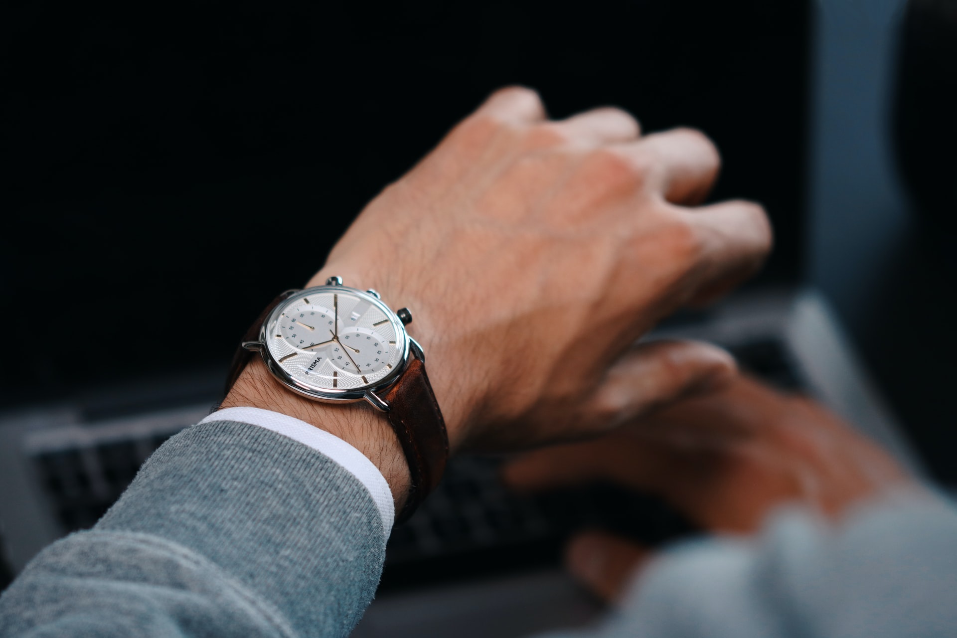 5 Benefits of Wearing a Wristwatch – Mujibo.com