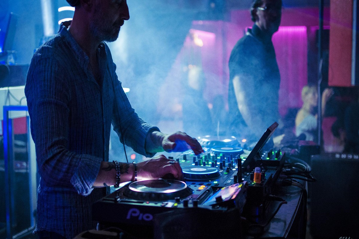 Live Music Or Recorded Music